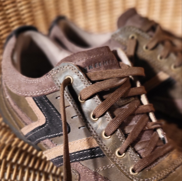 NWOT SKECHERS MENS CASUAL SNEAKERS 63746~ SZ 9.5 brown leather relaxed step - Picture 3 of 13